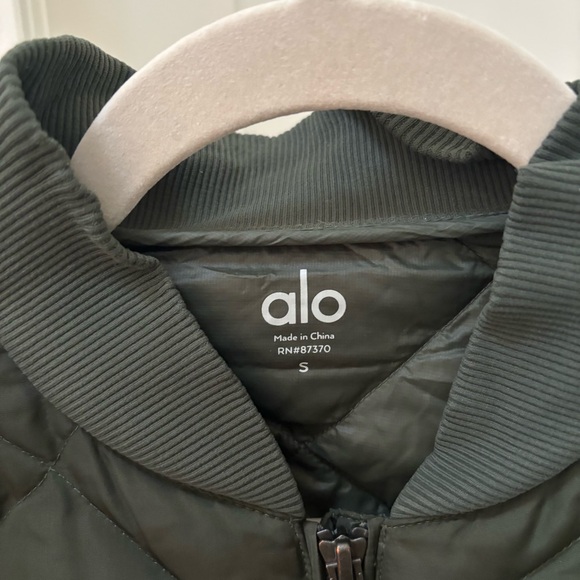 ALO Yoga Quilted Bomber Jacket in Dark Green S - Picture 6 of 6